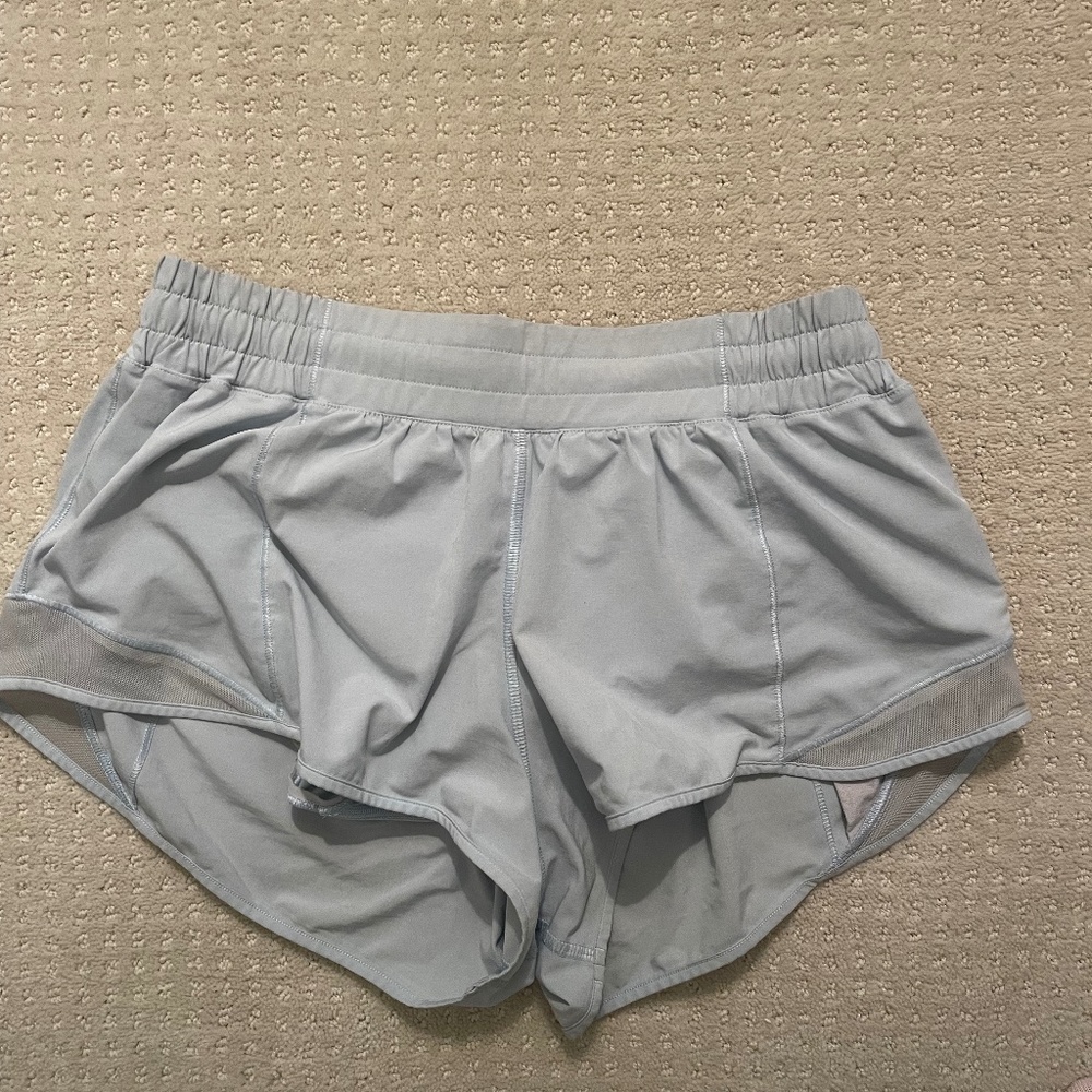 Lululemon hotty hot low-rise lined shorts 2.5"
